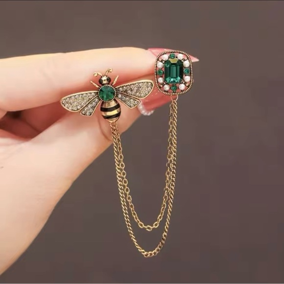 Fashion Elegant Gold and Green Bee Brooch with Chain - Picture 1 of 7